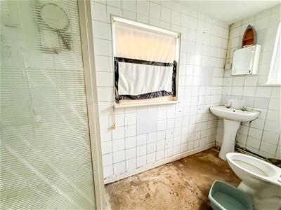 SHOWER ROOM